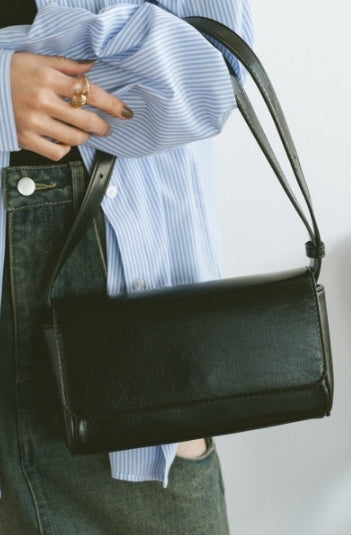 Faux Leather 方肩包